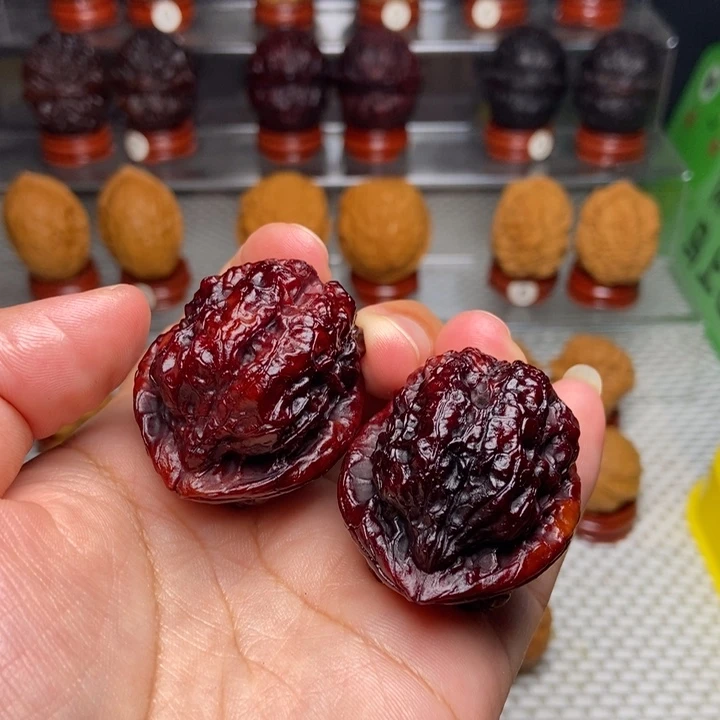 文玩核桃把件七彩霸王枪蟾49