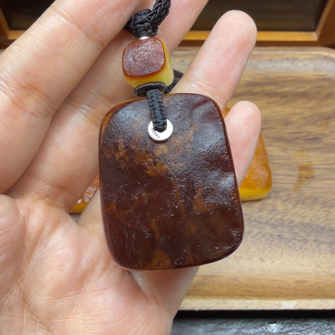 琥珀未镶嵌吊坠(赠链)