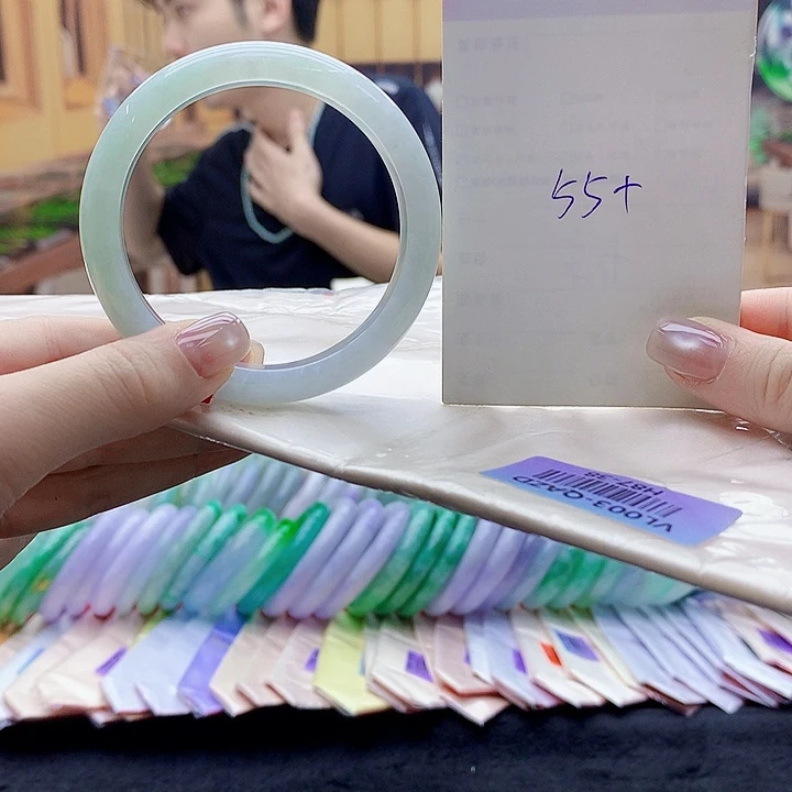翡翠手镯未镶嵌vvv