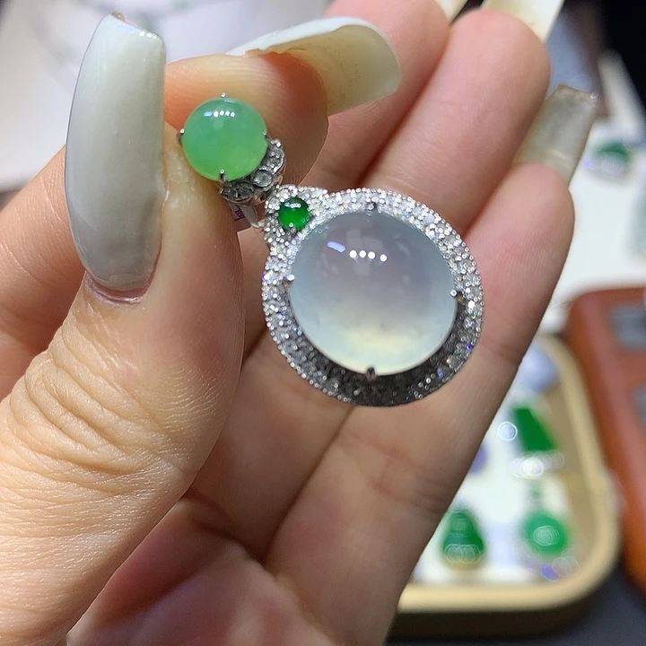 翡翠18K金镶嵌吊坠(不含链)