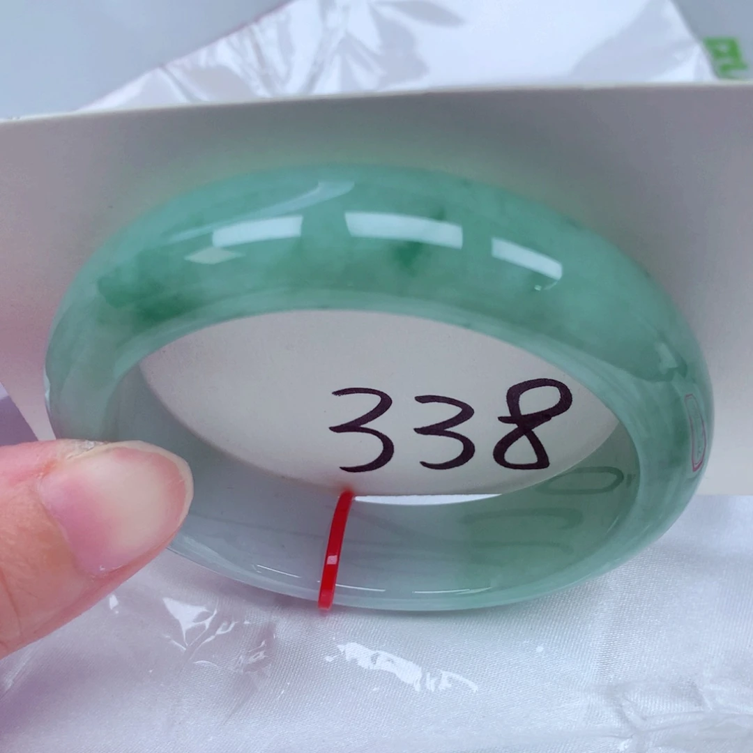 翡翠手镯未镶嵌翡翠