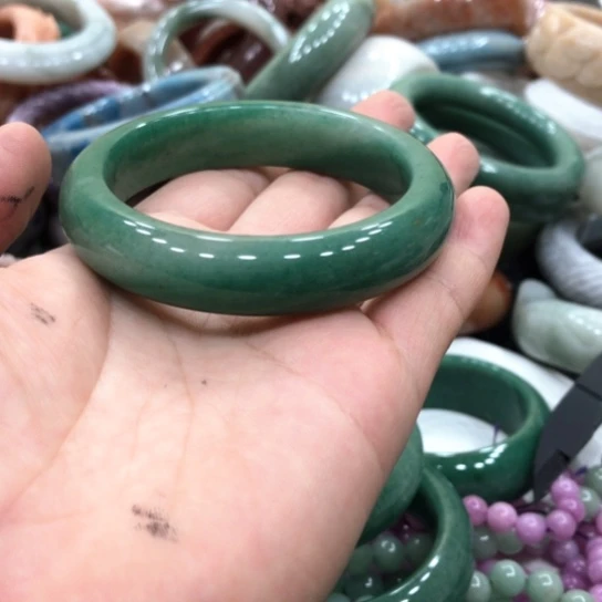 未镶嵌石英岩玉珠宝奇石九*花