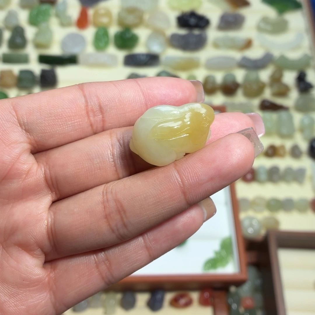 思***媛和田玉未镶嵌颈饰