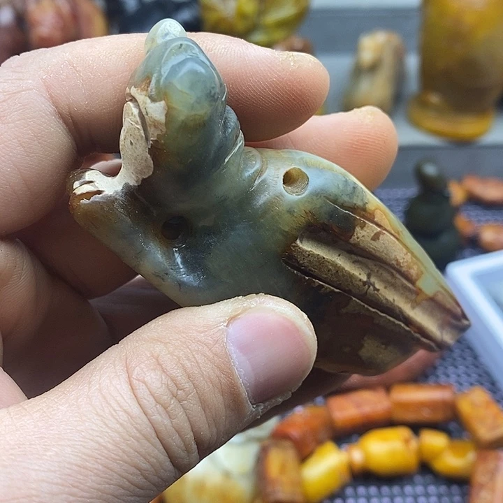 未镶嵌蛇纹石玉颈饰