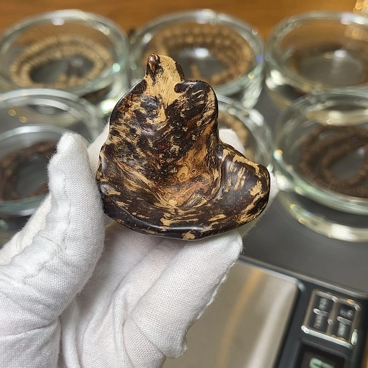 吊坠沉香香港包头留疤22.45克沉水