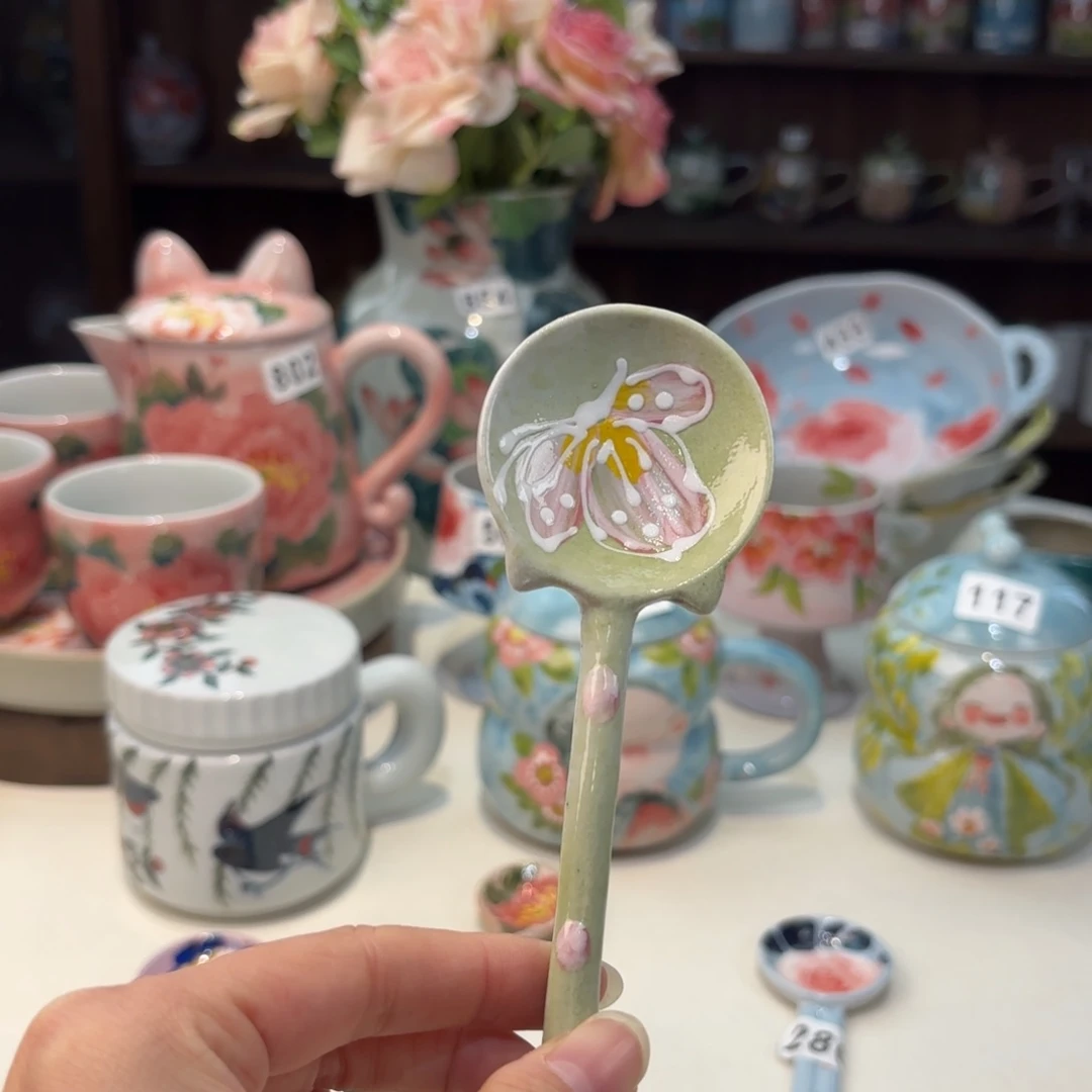瓷片兔兔好可爱呀打