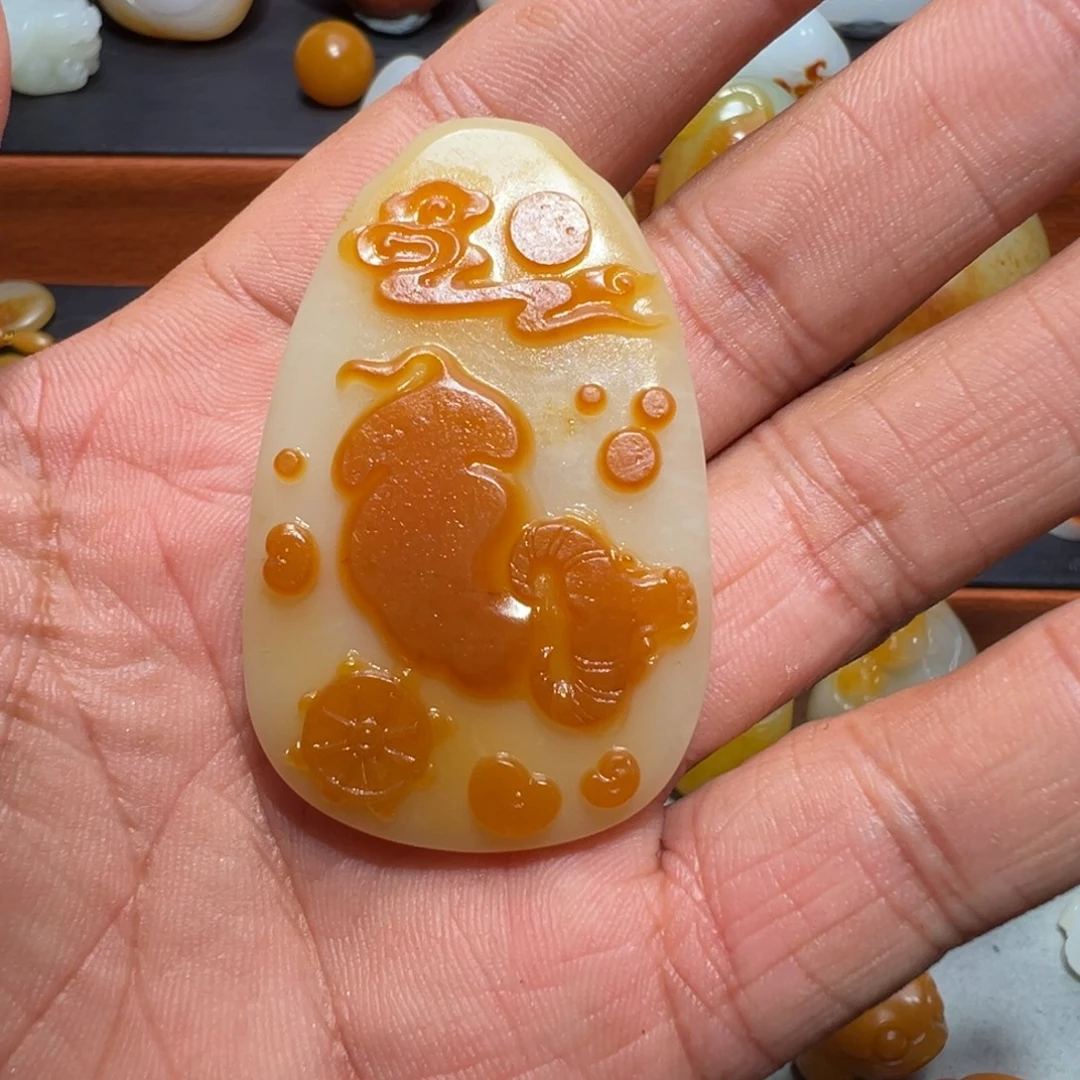 二***子和田玉未镶嵌颈饰