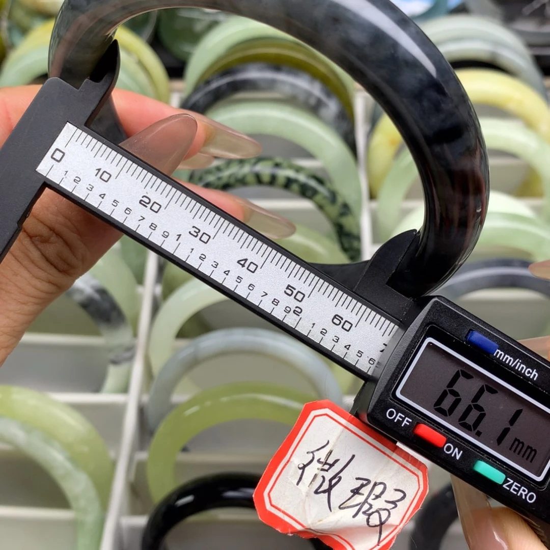 飞***1蛇纹石玉未镶嵌手镯2126