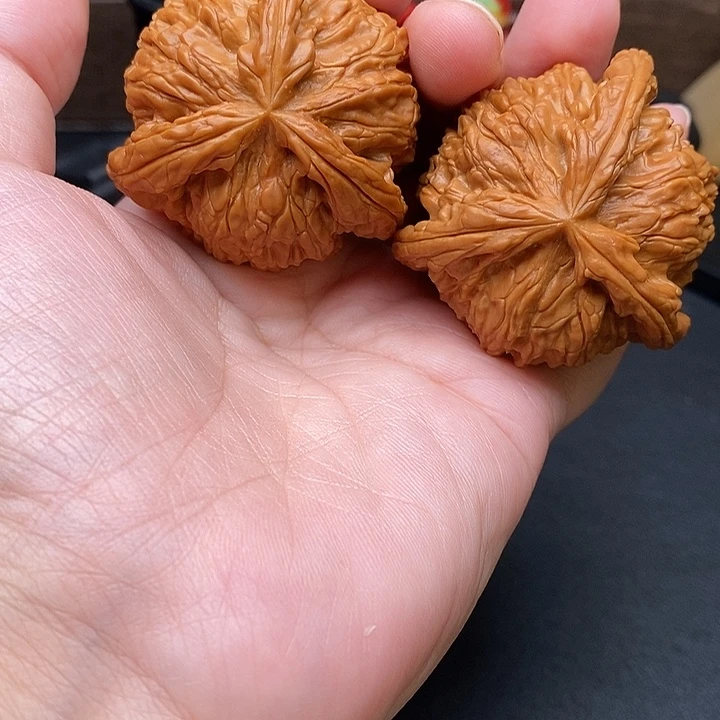 用***6文玩核桃把件白奔