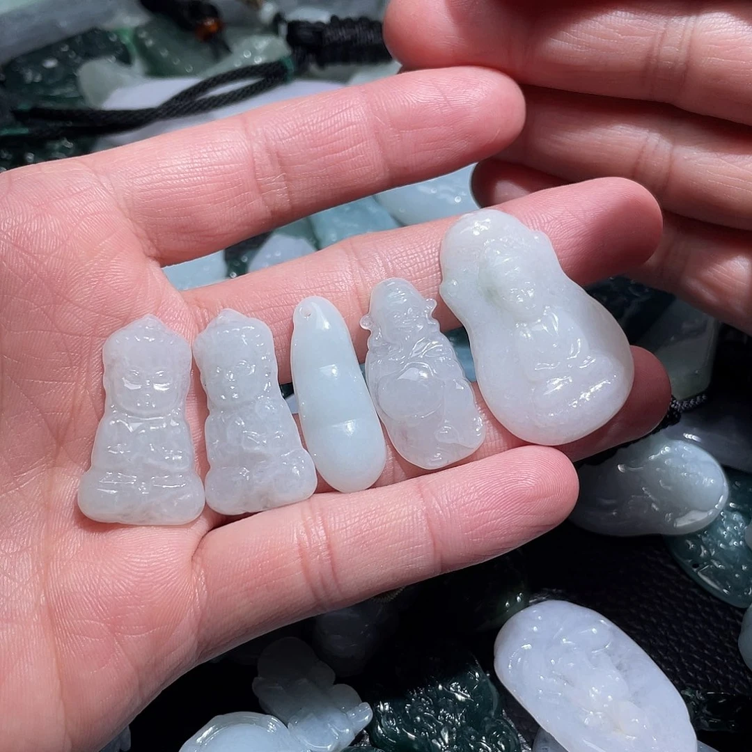 翡翠颈饰未镶嵌刘*杰翡翠