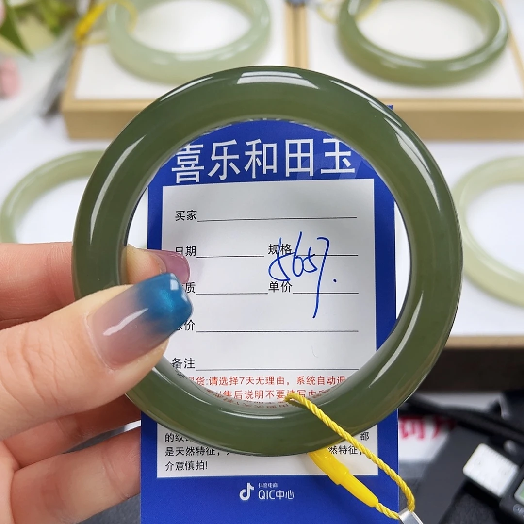 和田玉未镶嵌手镯