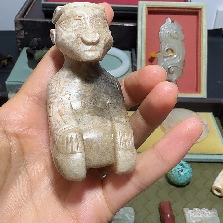 九***久和田玉未镶嵌颈饰