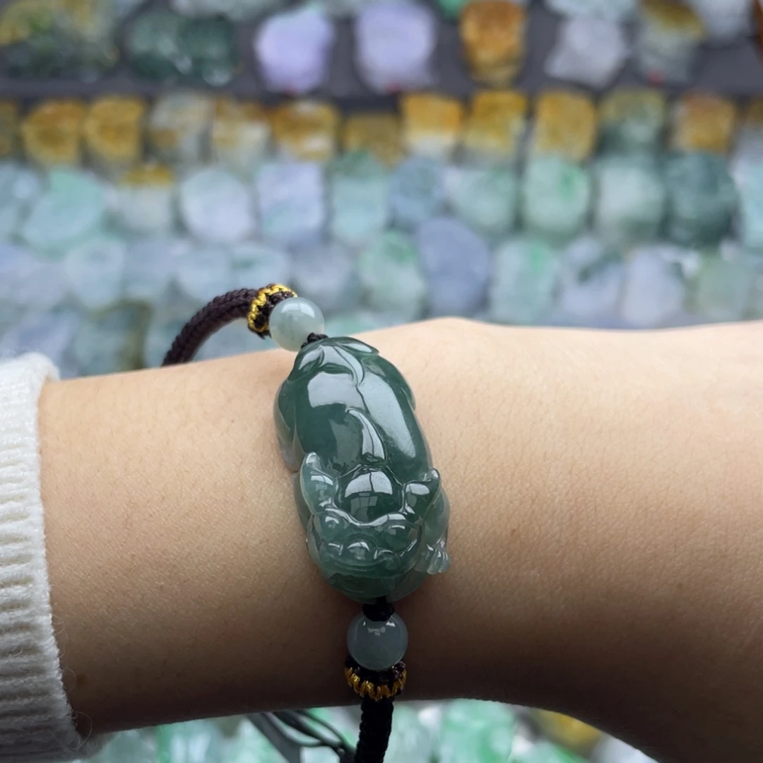 翡翠颈饰未镶嵌貔貅