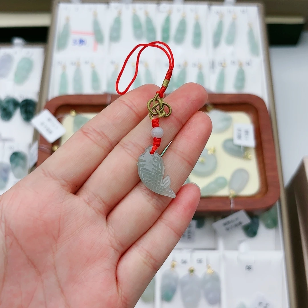 翡翠颈饰未镶嵌鱼