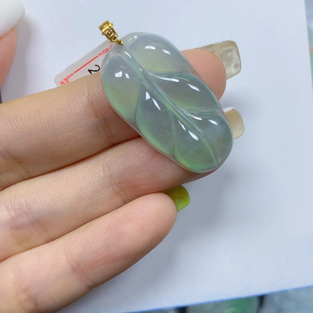 翡翠18K金镶嵌颈饰挂件