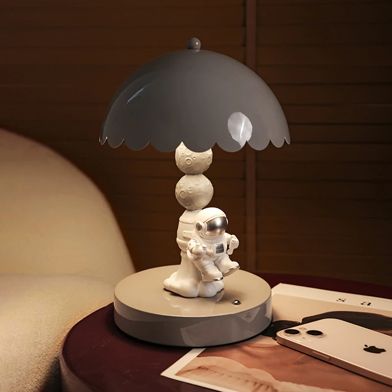 贝汉美宇航员台灯摆件实用男生生日礼物太空人卧室儿童床头灯装饰