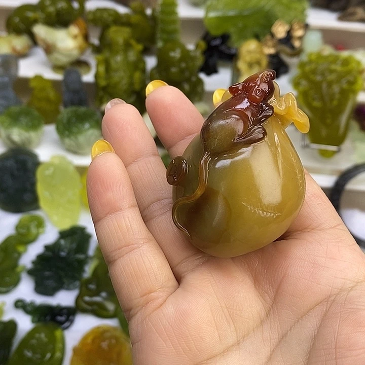 蛇纹石玉未镶嵌手把件迪*