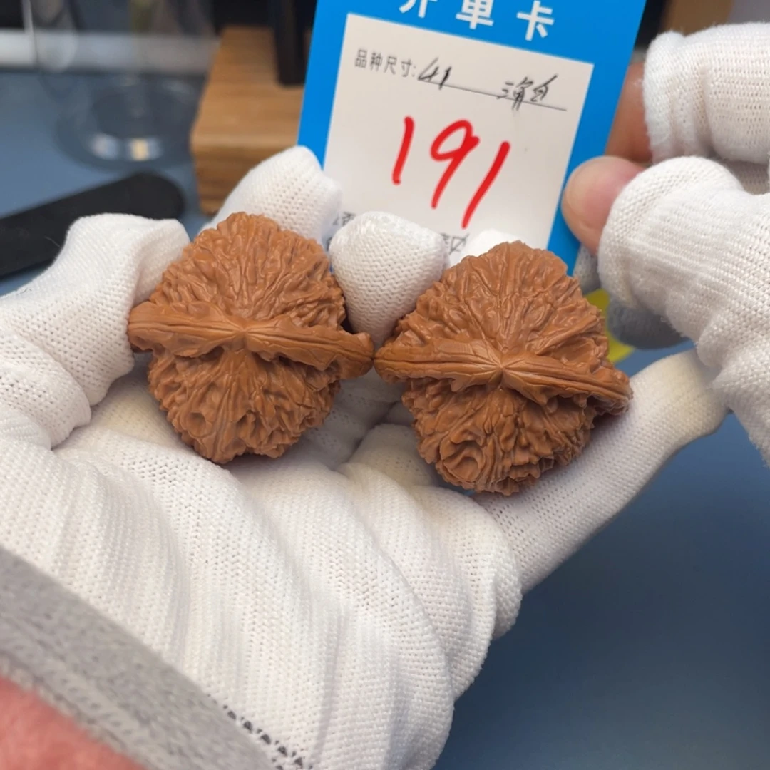核桃文玩核桃白狮子