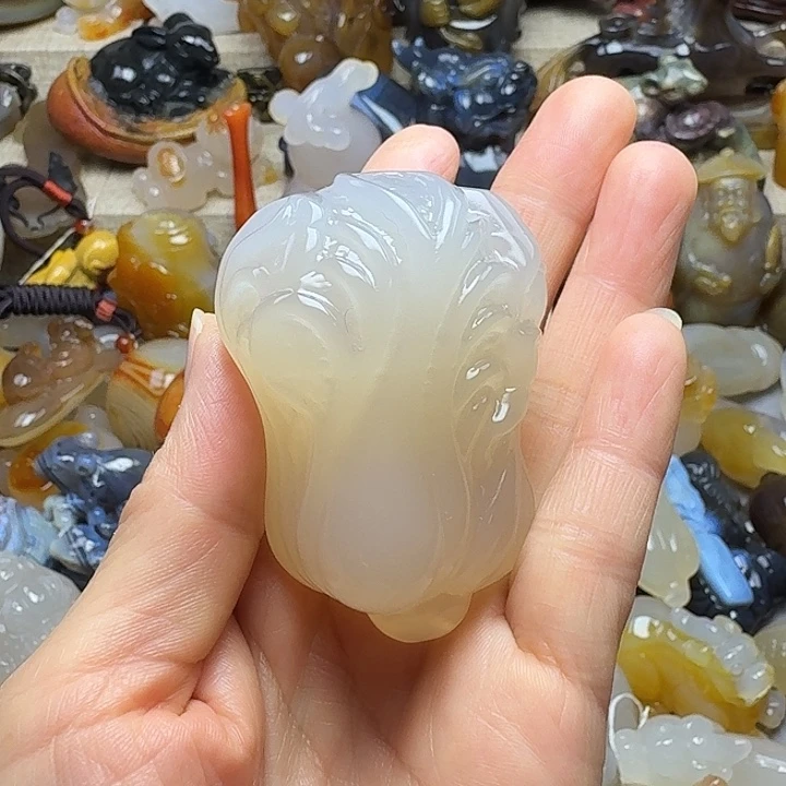 拿***下玛瑙/玉髓未镶嵌饰品