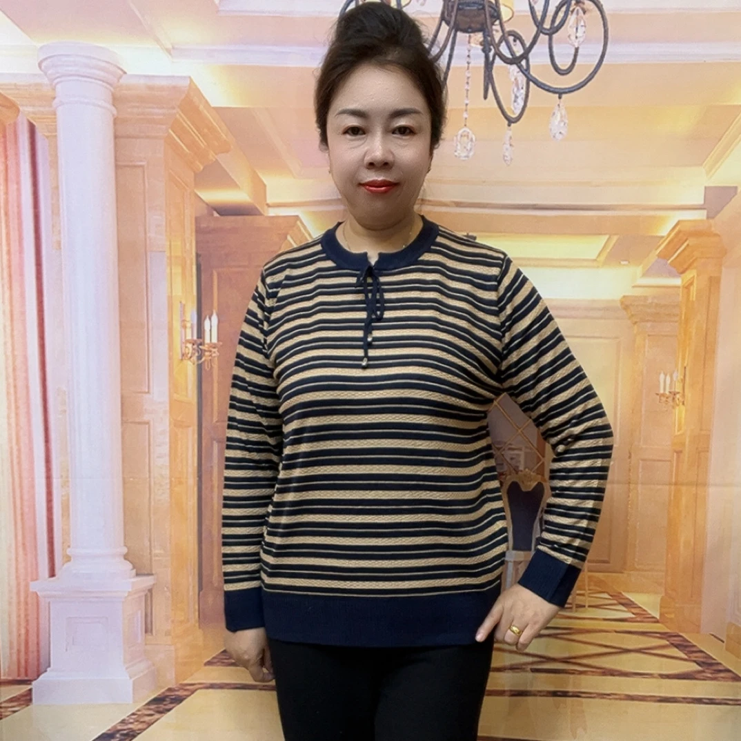 时尚减龄圆领横条纹针织衫上衣