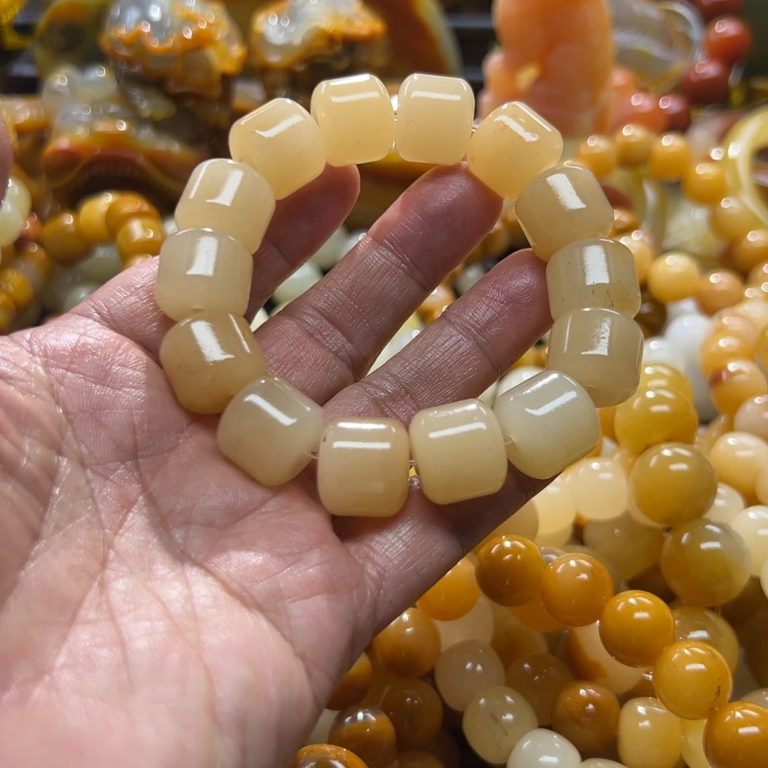 石英质玉未镶嵌颈饰