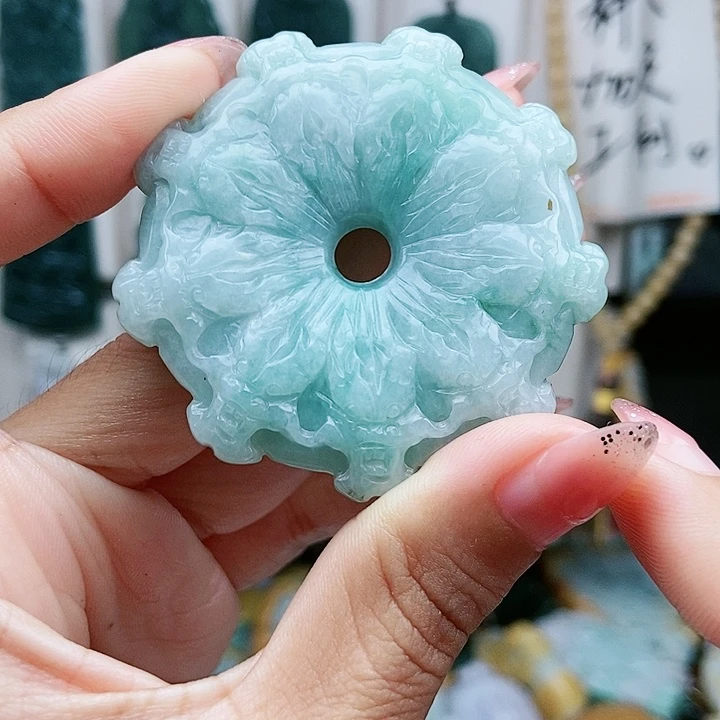 颈饰足铂镶嵌翡翠翡翠