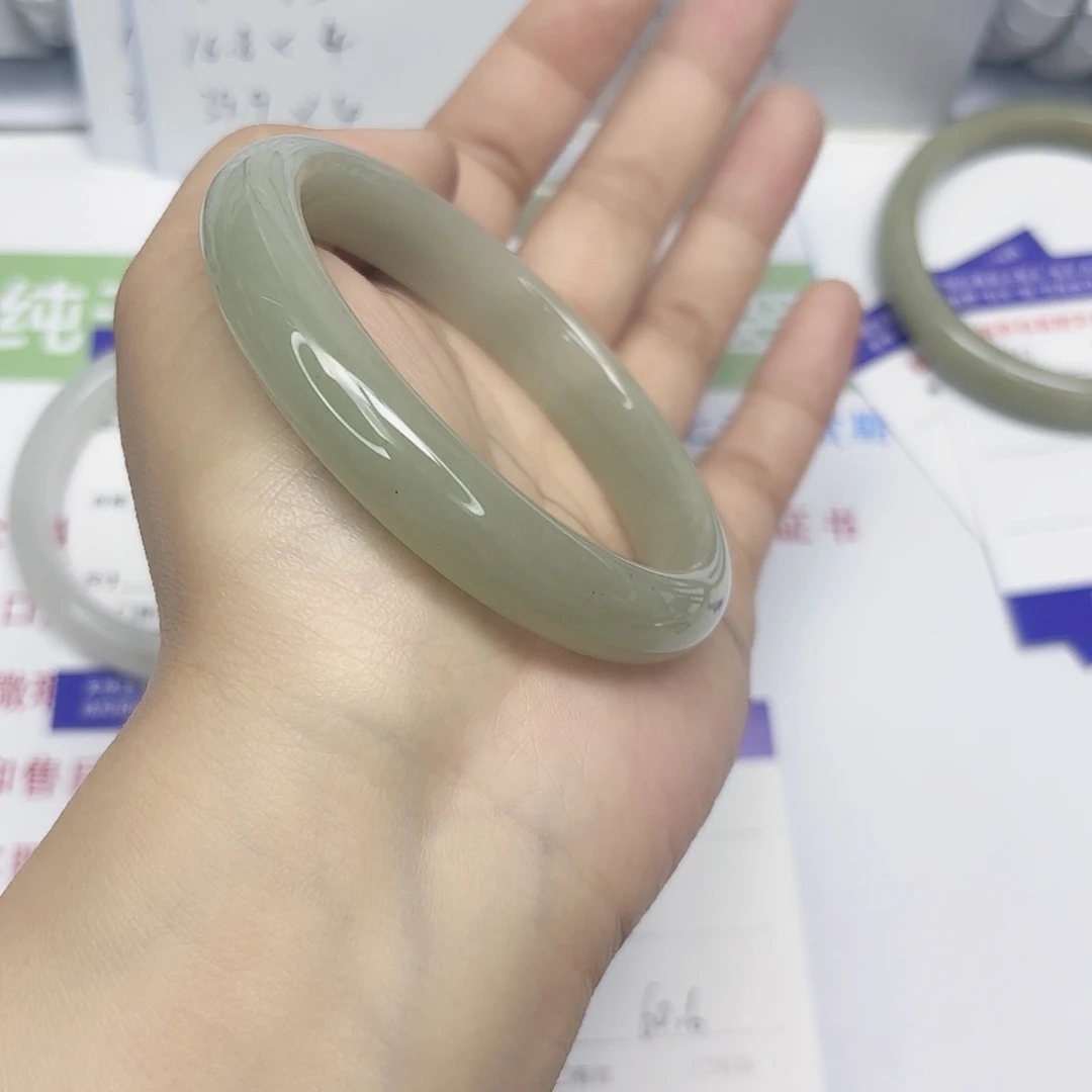 石英质玉未镶嵌手镯32/6061