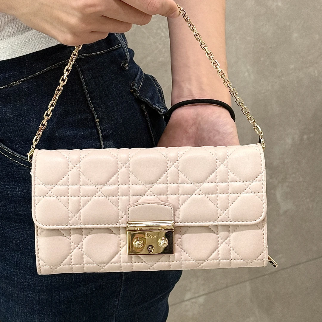 95新 DIOR/迪奥 嫩粉色猪鼻扣链条腋下单肩包