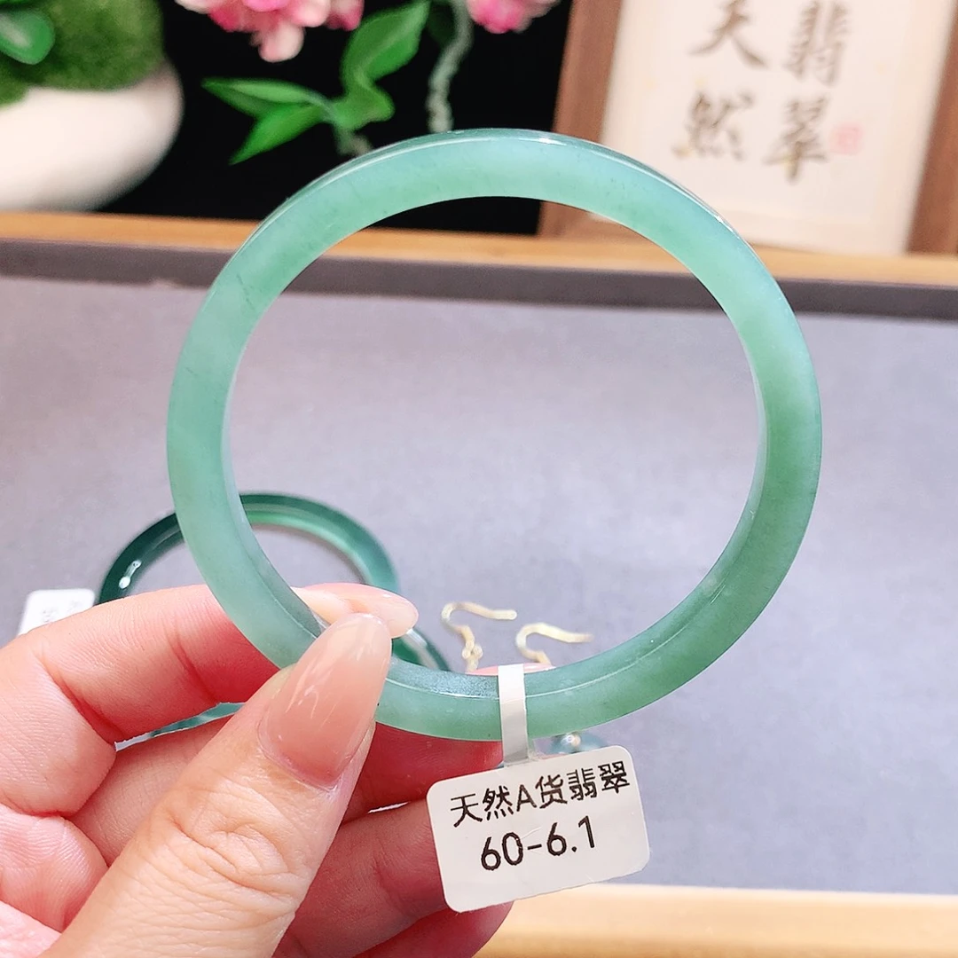 未镶嵌手镯（圆镯）翡翠
