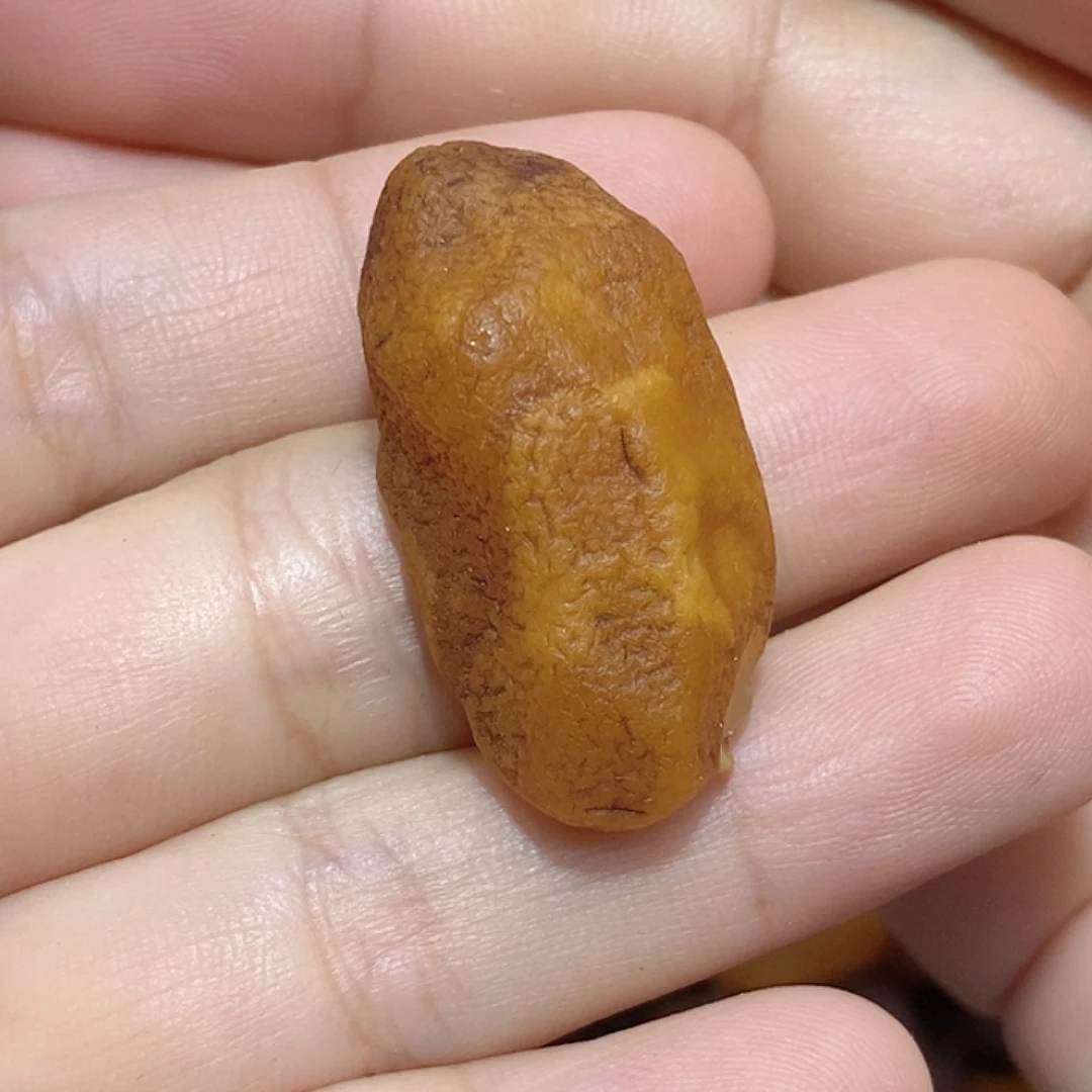 万***节琥珀未镶嵌颈饰蜜蜡原石