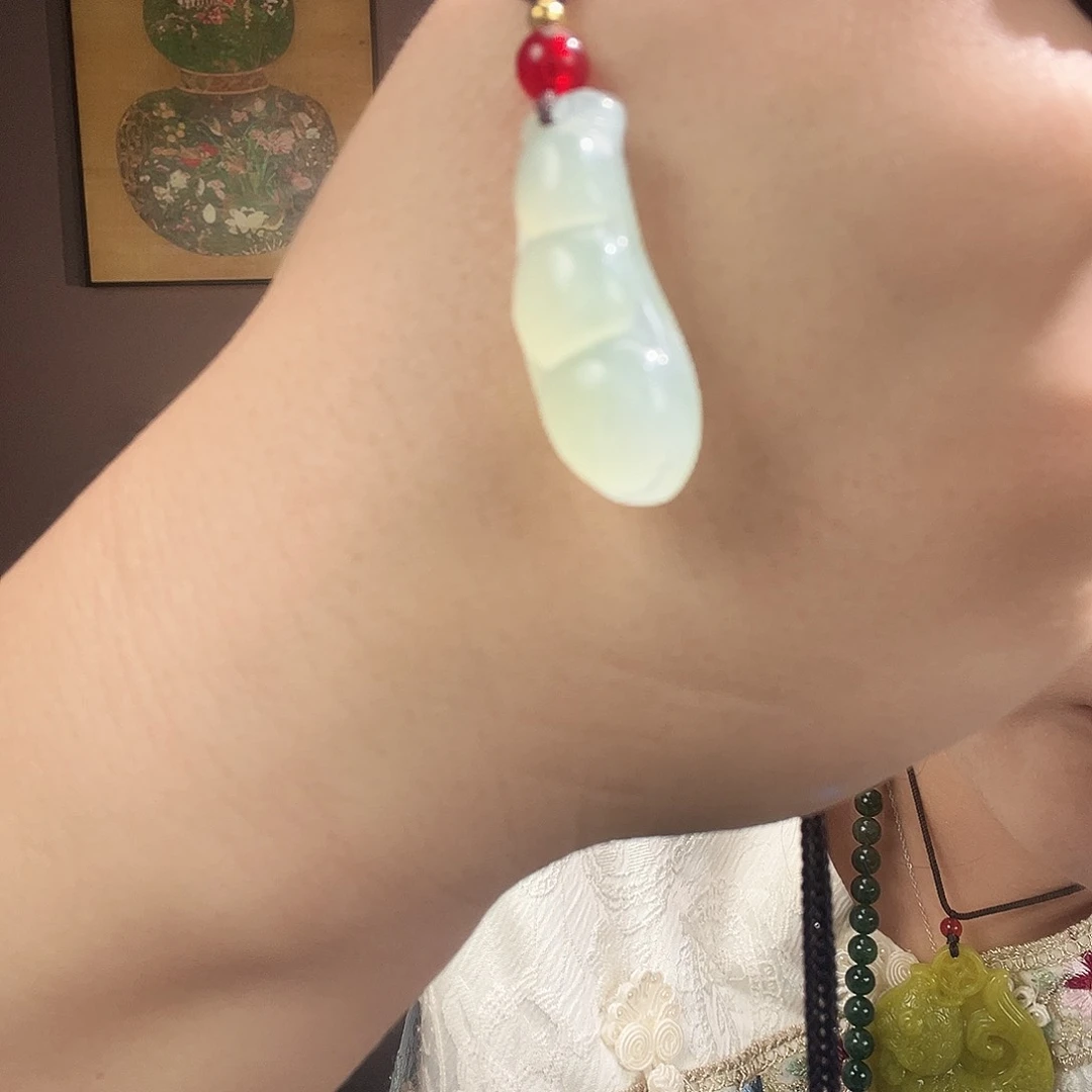 蛇纹石玉颈饰未镶嵌