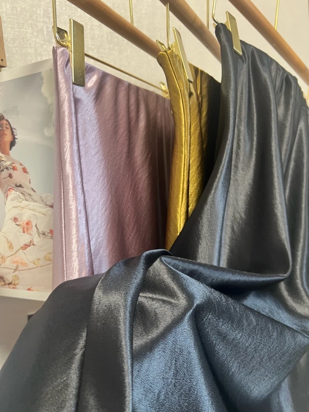 春上新搭配整个衣橱的流光半身裙