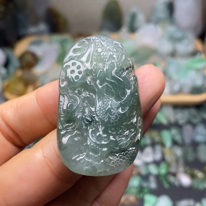 颈饰未镶嵌翡翠龙牌
