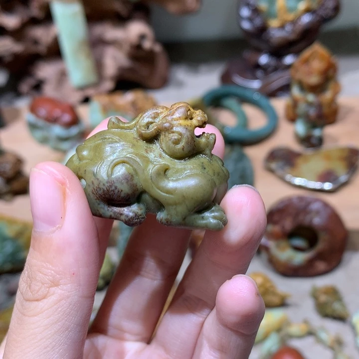 未镶嵌岫岩河磨玉（透闪石质玉）把件