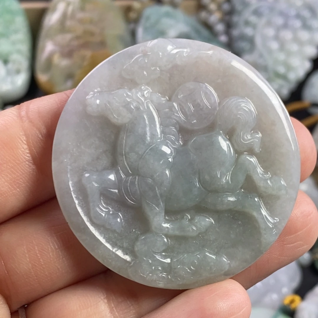 翡翠颈饰未镶嵌马牌