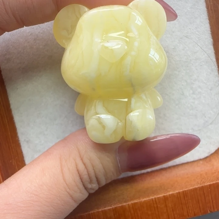 琥珀珠宝奇石未镶嵌周*兒