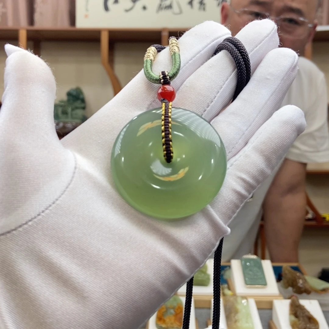 蛇纹石玉未镶嵌吊坠