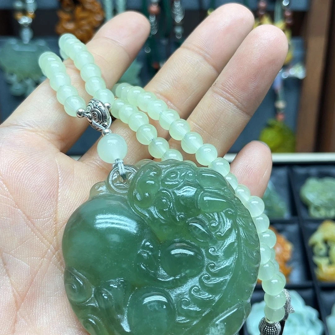 蛇纹石玉未镶嵌颈饰