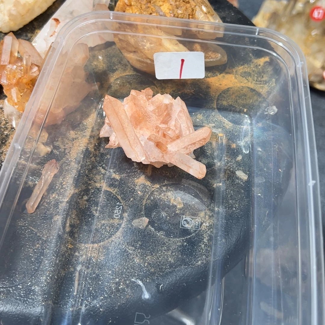 陈***、水晶未镶嵌珠宝半成品