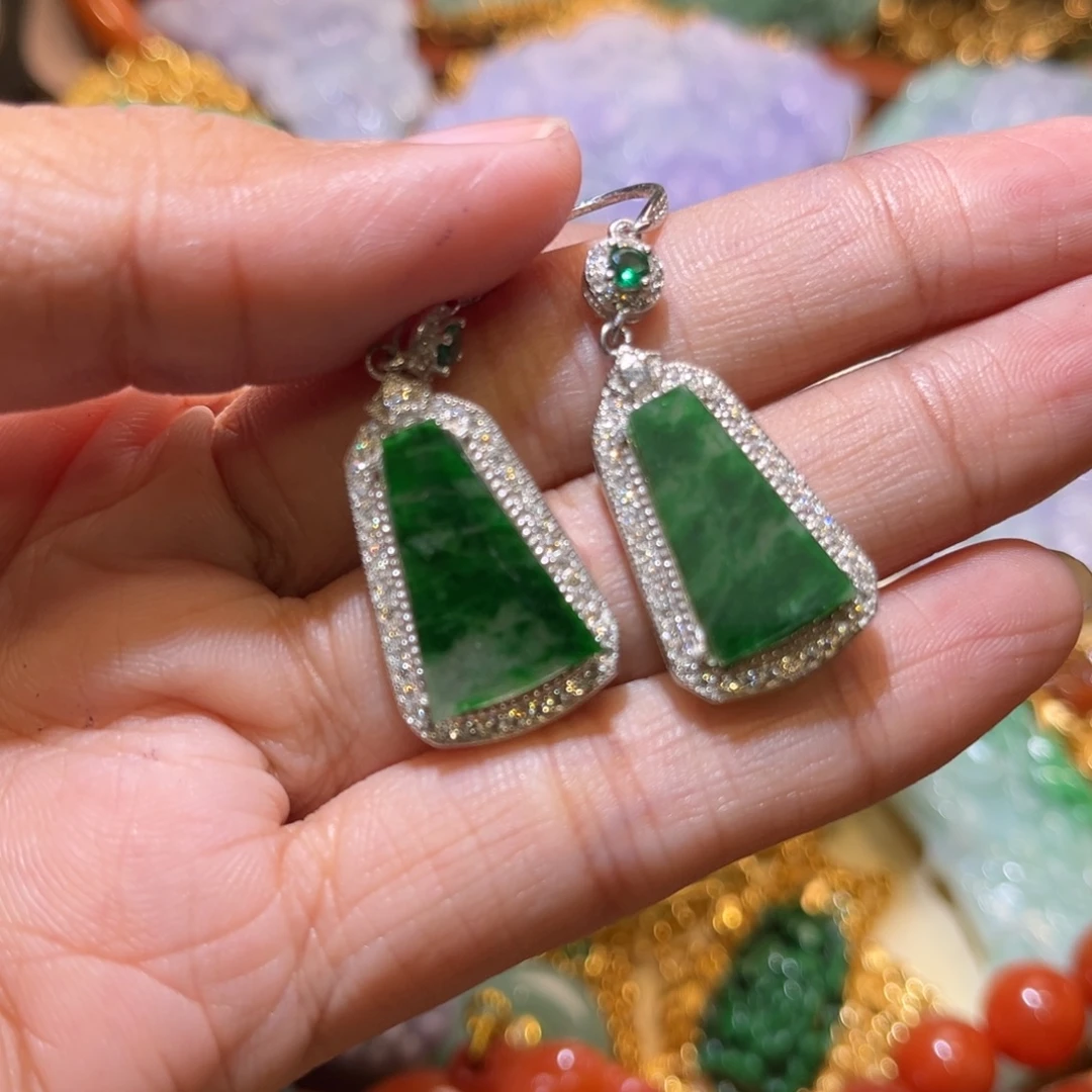 翡翠未镶嵌颈饰待编织