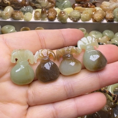 【闪购商品】颈饰未镶嵌和田玉透闪石玉多拍发一