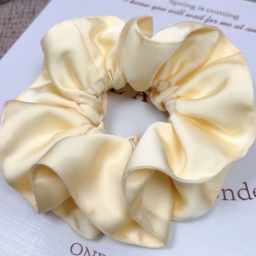 韩系缎面褶皱发圈肠圈发饰头绳温柔显白氛围感新款奶油黄色小蛮腰