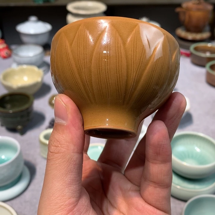 龙泉青瓷手工莲瓣刻绘