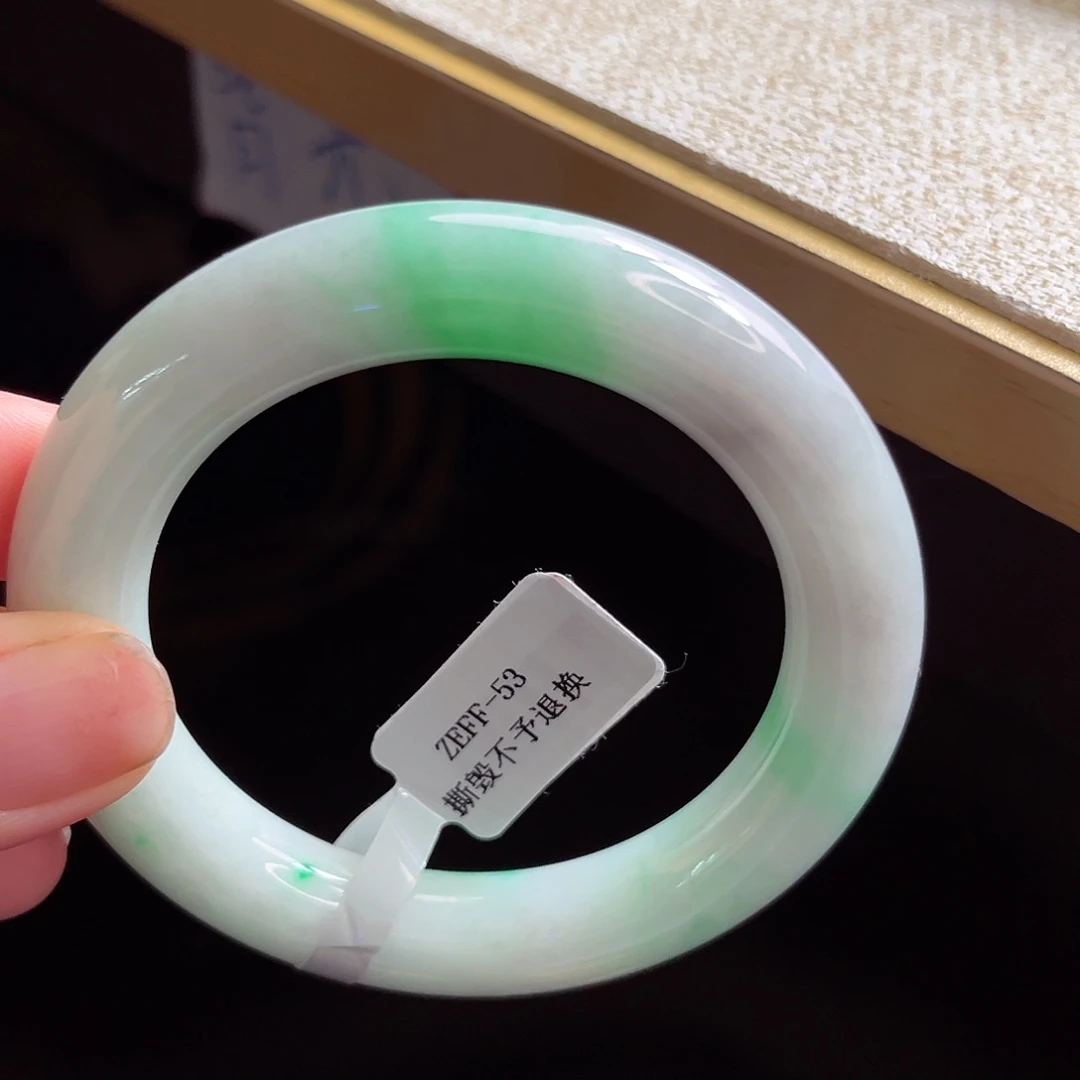 翡翠手镯未镶嵌手镯