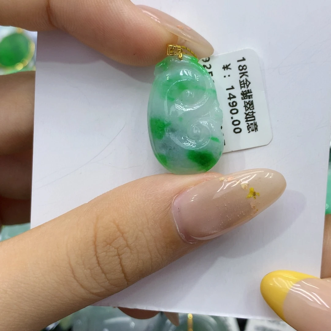 翡翠18K金镶嵌颈饰