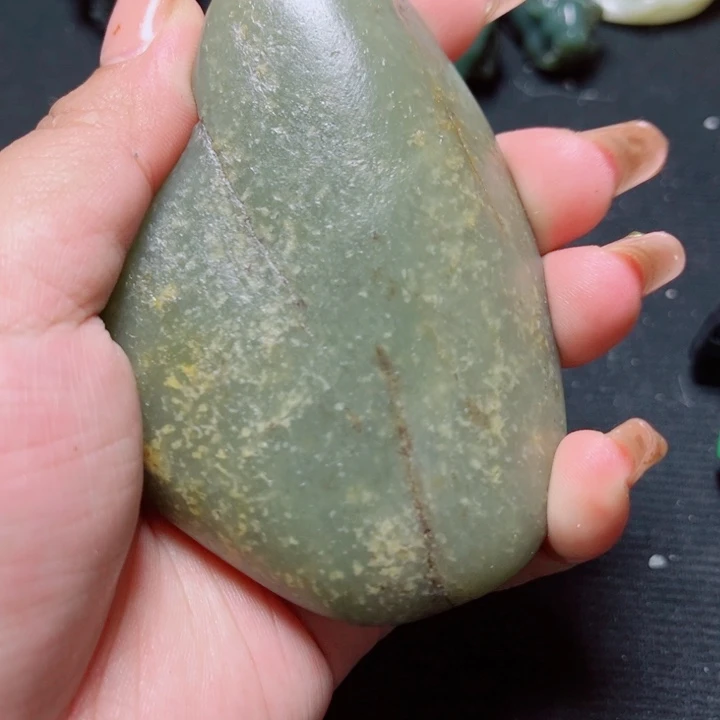 和田玉（糖玉）未镶嵌珠宝奇石