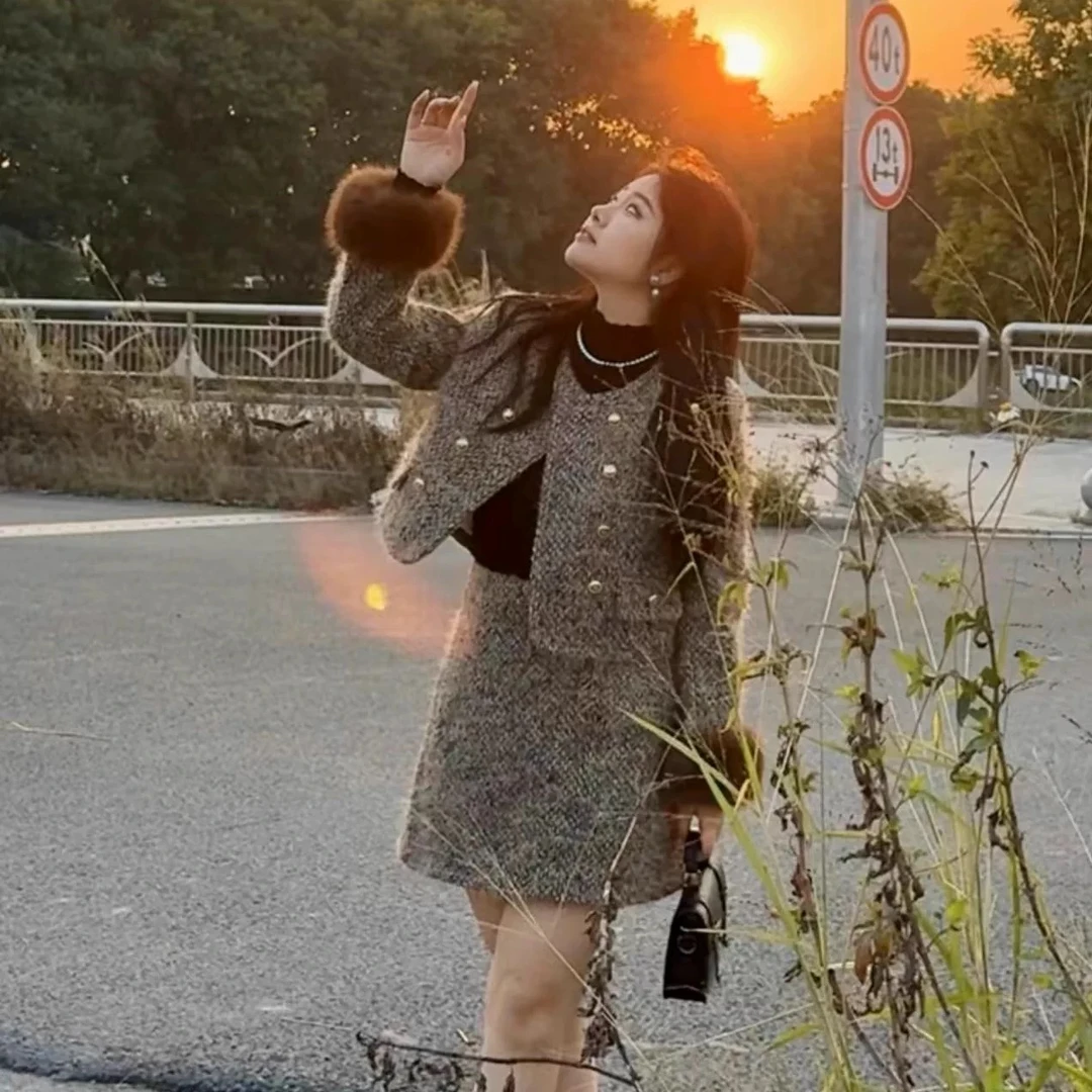 法式小香风套装裙2024年冬季新款粗花呢圆领短外套半裙两件套