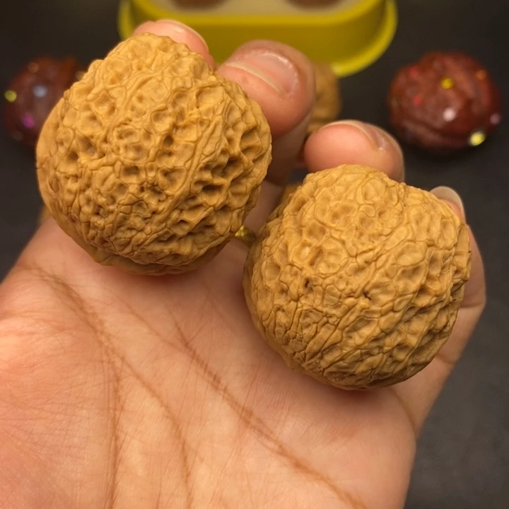 文玩核桃吊坠42尺牡丹绣球