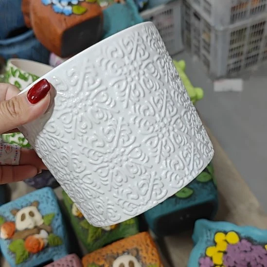 当场拍满15元发货不凑不发，花盆盆口不方不圆有针孔黑点是正常的，