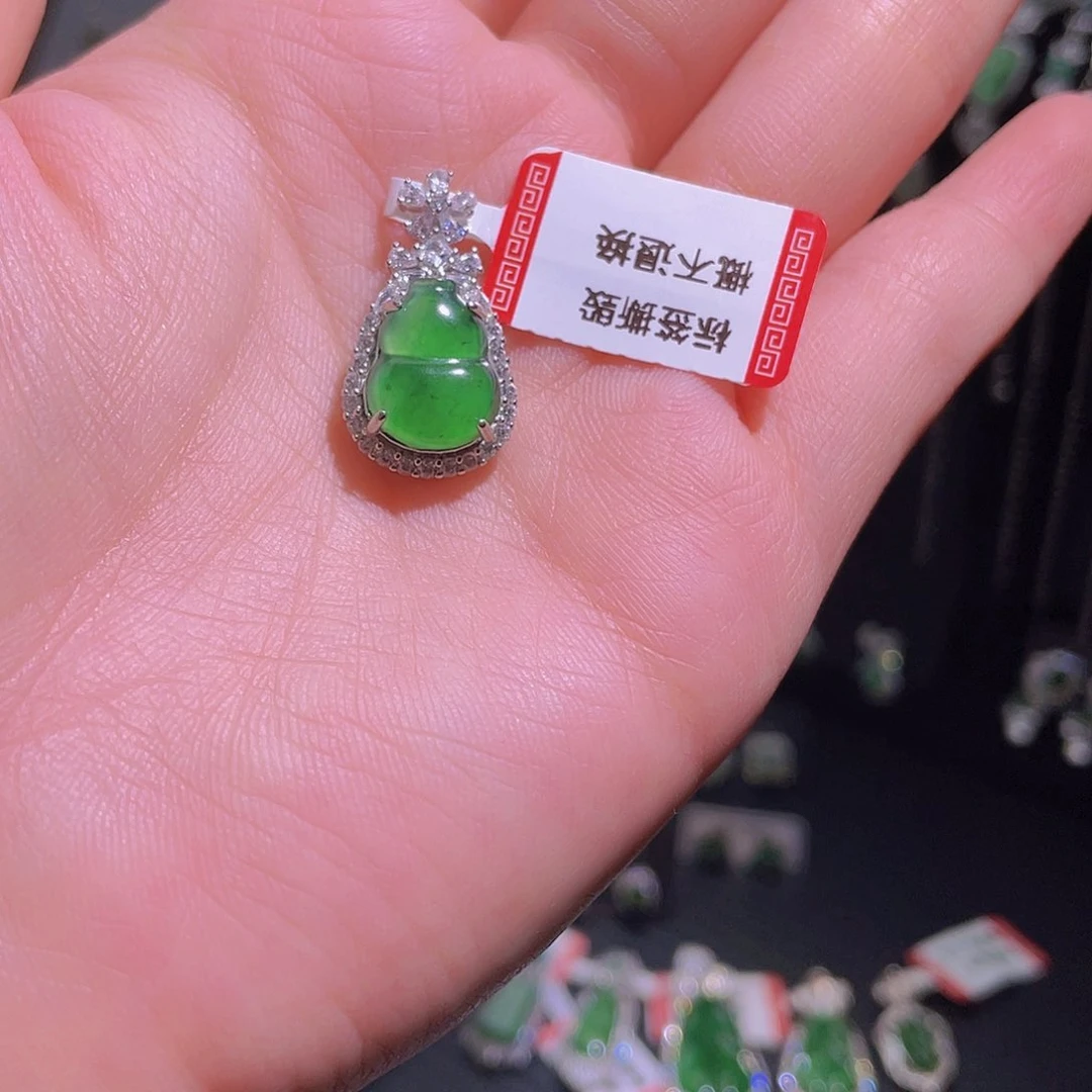 吊坠(不含链)未镶嵌翡翠